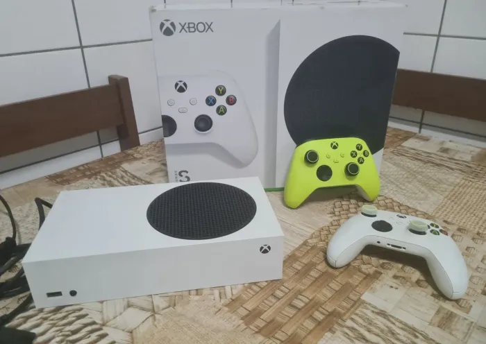 VENDO Xbox Series S 512GB SSD + 2 Controle | Seminovo