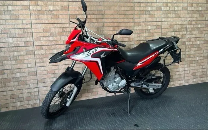 VENDO COM URGÊNCIA XRE 300 2019 Entrada 4.500