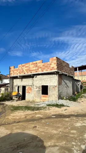 Casa com 2 quartos e 2 kitnets