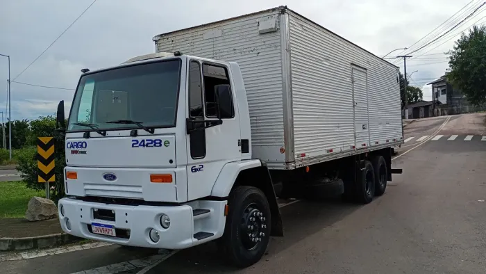 Ford Cargo 2428 Truck Baú Repasse