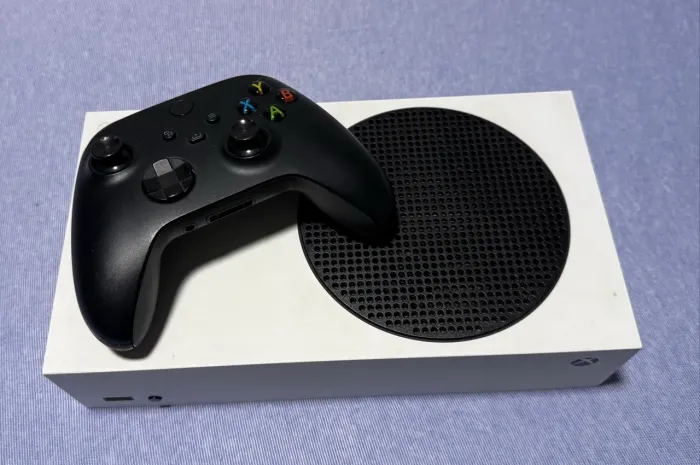 VENDO XBOX SERIES S 512 GB + CONTROLE ORIGINAL + CAIXA