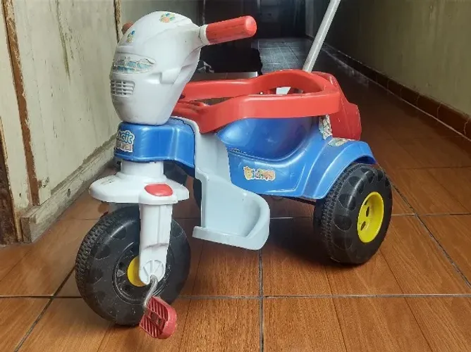 Triciclo Infantil Colorido - Aberto a negociação