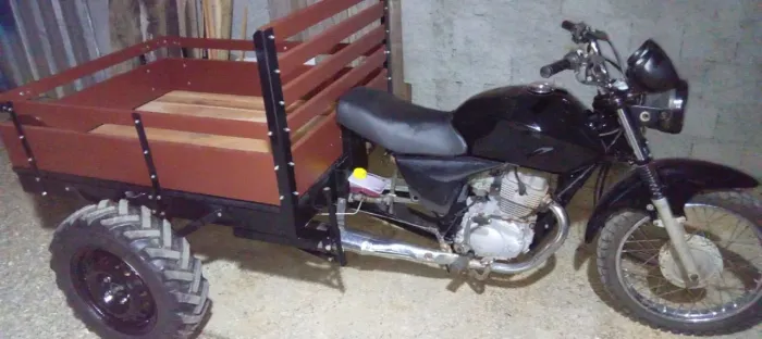 Triciclo com carretinha