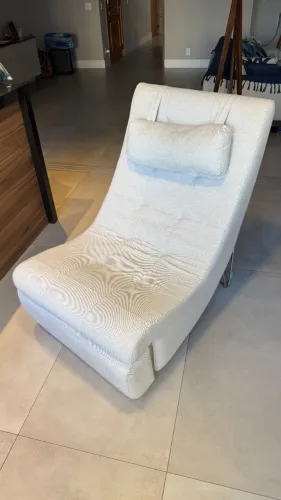 Poltrona chaise regulável com apoio estedido linho