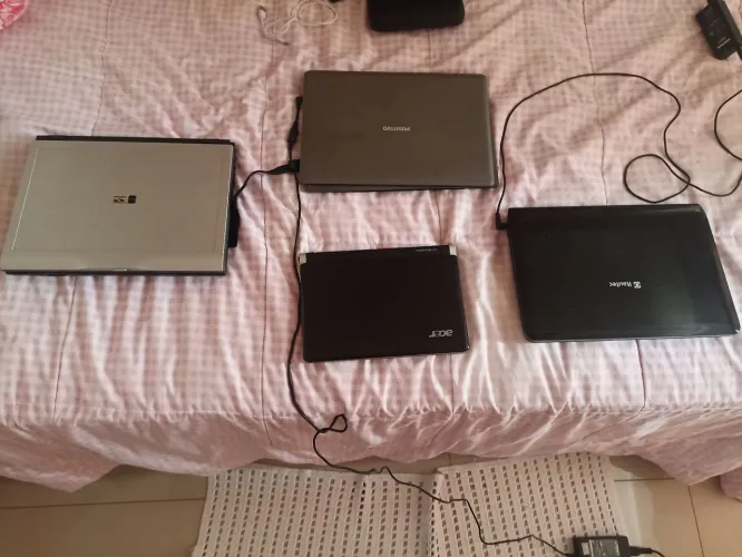 Vendo 4 notebooks para retiradas de peças