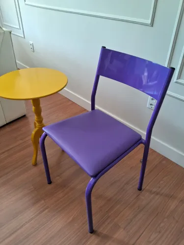 Cadeira lilás  / roxa