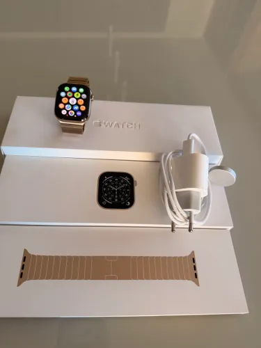 Apple Whatch Séries 11 42mm série Titanium CEL