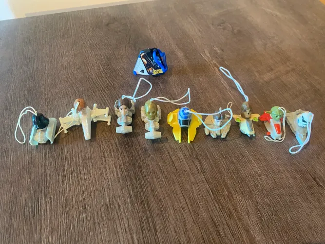 Colecionáveis da coleção Star Wars lançada pelo Kinder Ovo.