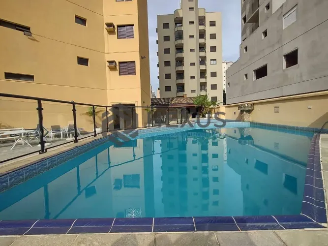 Apartamento com varanda e lazer na Praia da Enseada, Guaruja