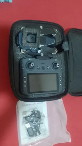 Drone tres baterias e dois controles p/diversão, topp