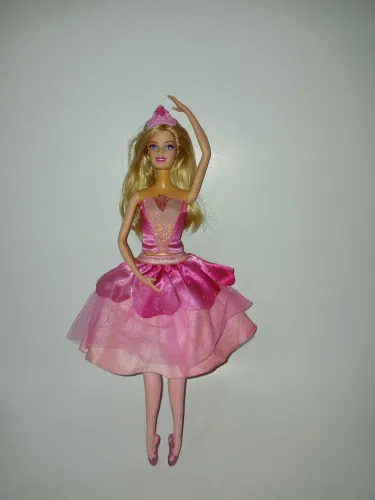 Boneca Barbie sapatilhas mágicas