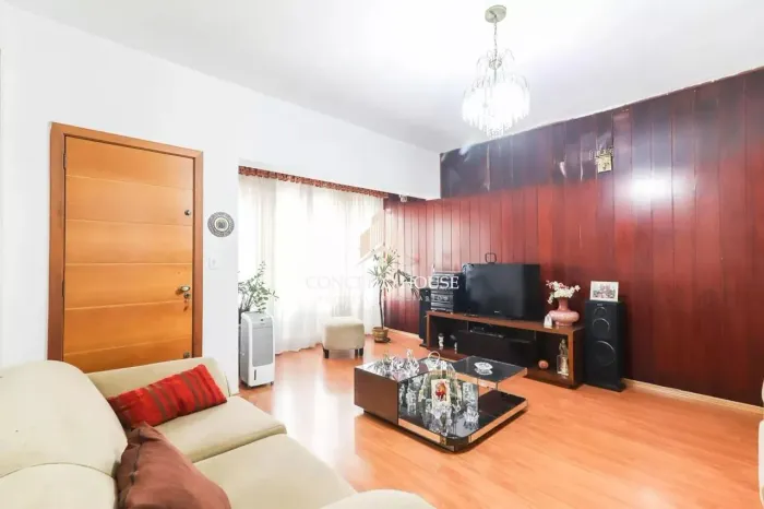 Casa Espaçosa com 3 Dormitórios, Quintal e 2 Vagas para locação no Jaguaré  SP