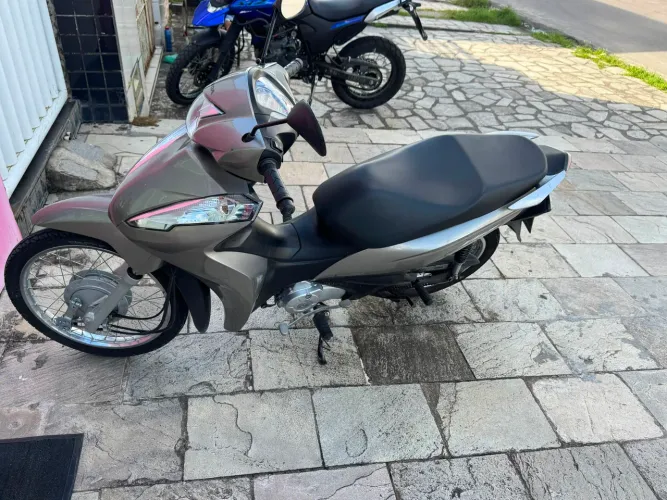 BIZ 110i , única dona , chave reserva, manual do proprietário