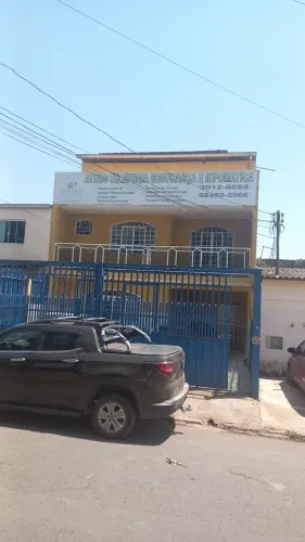 Sobrado com 02 pav. na QN 14 A Riacho Fundo II