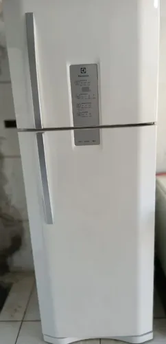 Geladeira eletrolux 220v