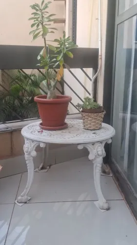 Linda mesa de ferro.