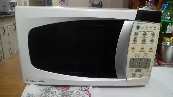Microondas Electrolux funcionando perfeitamente