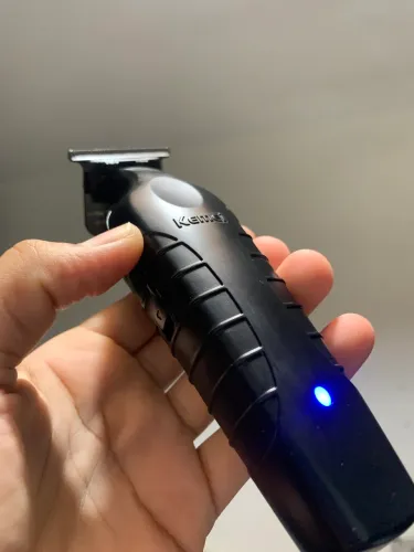 Vendo máquina Kemei nova!