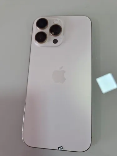 Vendo iPhone 16 pro Max titânio desert 256G - Bateria 99%