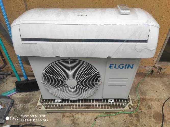 Ar Condicionado semi novo branquinho