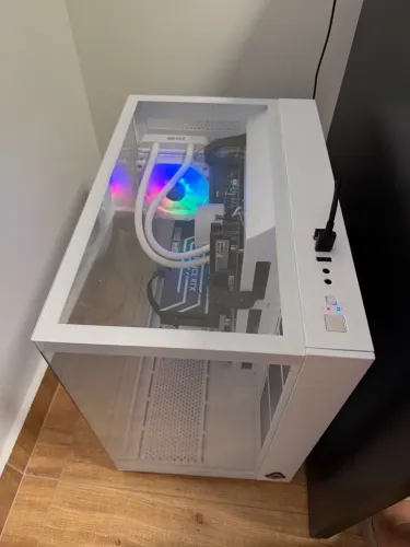 Pc gamer RTX 4060 Ryzen 5700X3D 16gb