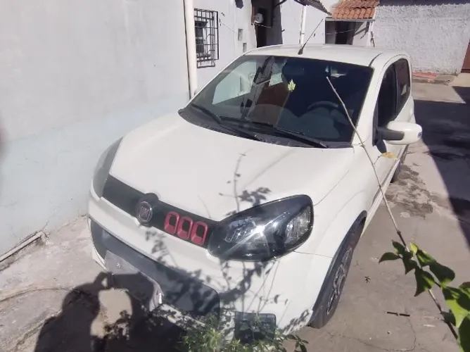 Fiat Uno Sporting Dualogic 1.4 EVO Flex 8V 4P 2015