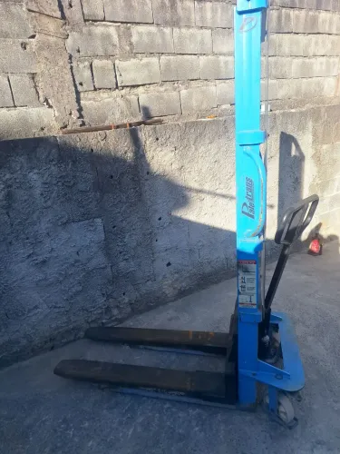EMPILHADEIRA HIDRÁULICA MANUAL PALETRANS 1.500 KG