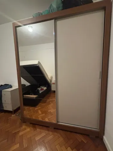 Guarda-Roupa Casal com Espelho 2 Portas de Correr 4 Gavetas