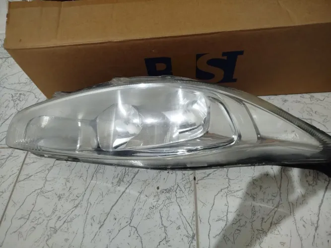Farol new fiesta ESQ Original 
