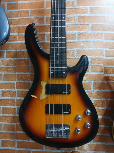 Baixo 5 cordas ativo strinberg