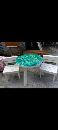 MESA E 2 CADEIRAS PARA VENDER LOGO 