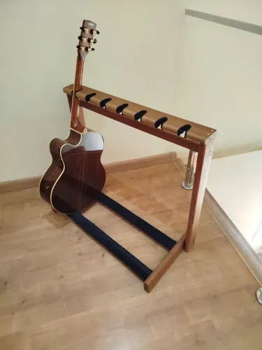 Suporte para 7 guitarras , baixo