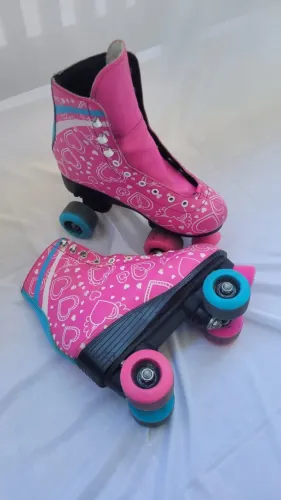 PATINS CLÁSSICO DE 4 RODAS/ TAMANHO 35