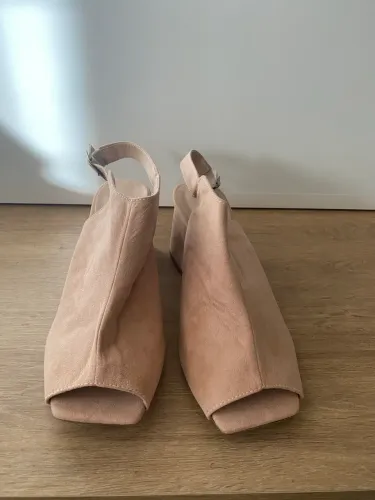 Sapato cor Nude número 38