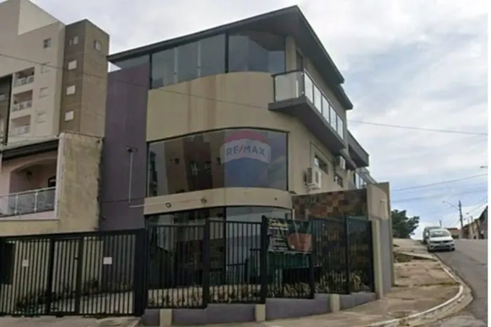 "Espaço Comercial Moderno em Votorantim, SP"