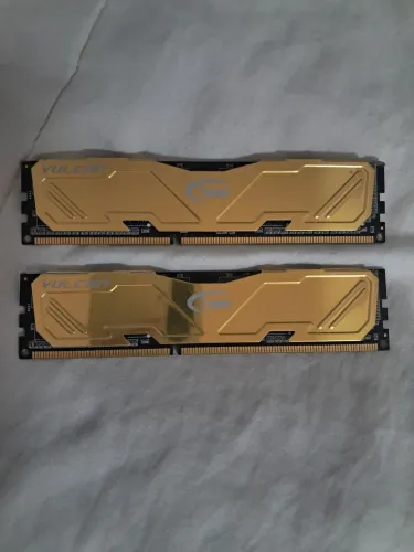 Memória RAM DDR3 8GB (2x4GB) Team Group Vulcan Dourada 2400MHz