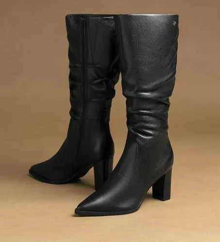Bota cano alto na cor preta