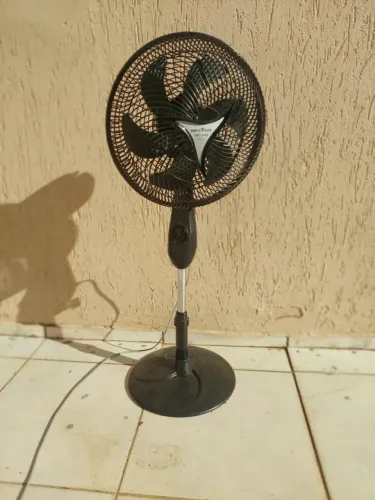 Ventilador de Coluna Britânia 75W Turbo (6 Pás) - Ótimo Estado
