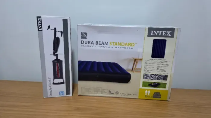 Colchão de Ar Inflável Casal Intex 1.37m x 1.91m x 25cm Suporta 272kg + Bomba de Ar Manual