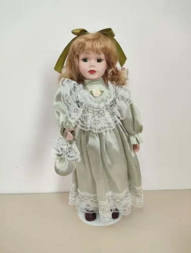 Boneca de porcelana