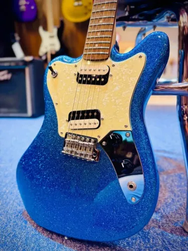 Guitarra Squier Super-Sonic Fender Tagima Squier Epiphone Schecter Seizi PRS