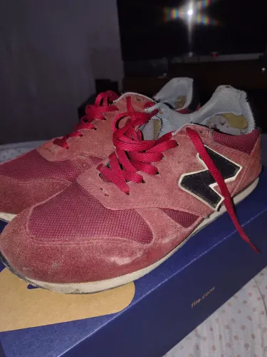 New balance 373 bordô 40