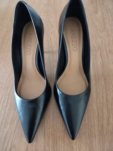 Scarpin de couro preto 36
