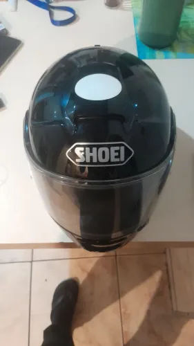 Vende-se capacete shoei com pouco detalhe