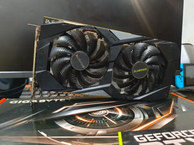 Placa de video rtx2060 6gb gigante windforce (brinde: hd de 500gb)