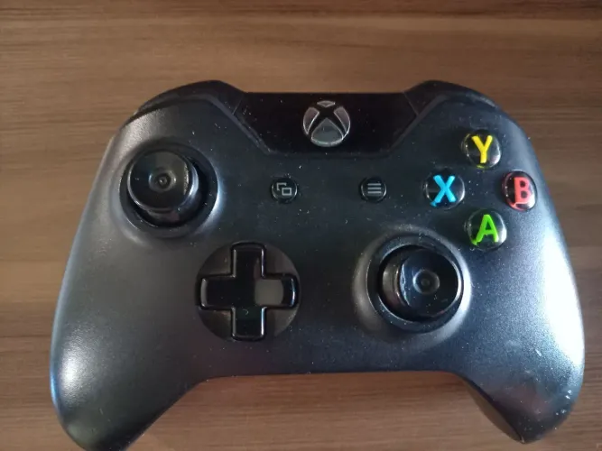 CONTROLE XBOX ONE ORIGINAL( PRECISA MANUTENÇÃO)