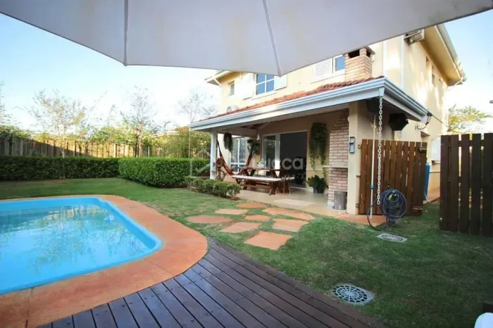 Casa em condomínio, a venda em Barão Geraldo, com 3 Suítes, Escritório e Piscina