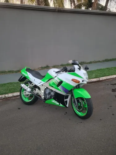 Kawasaki Ninja zx6 placa preta