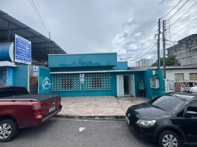 Vendo ou Alugo Prédio Comercial com 3 Pisos e 7 salas ótimo para Clinicas em Avenida
