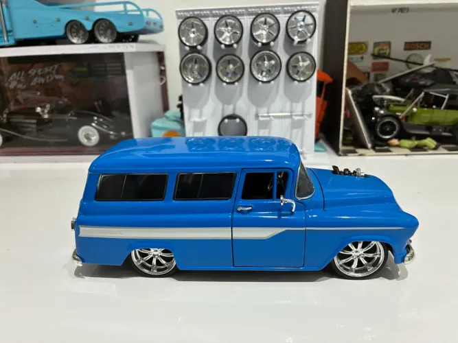 Miniatura suburban custon turbo